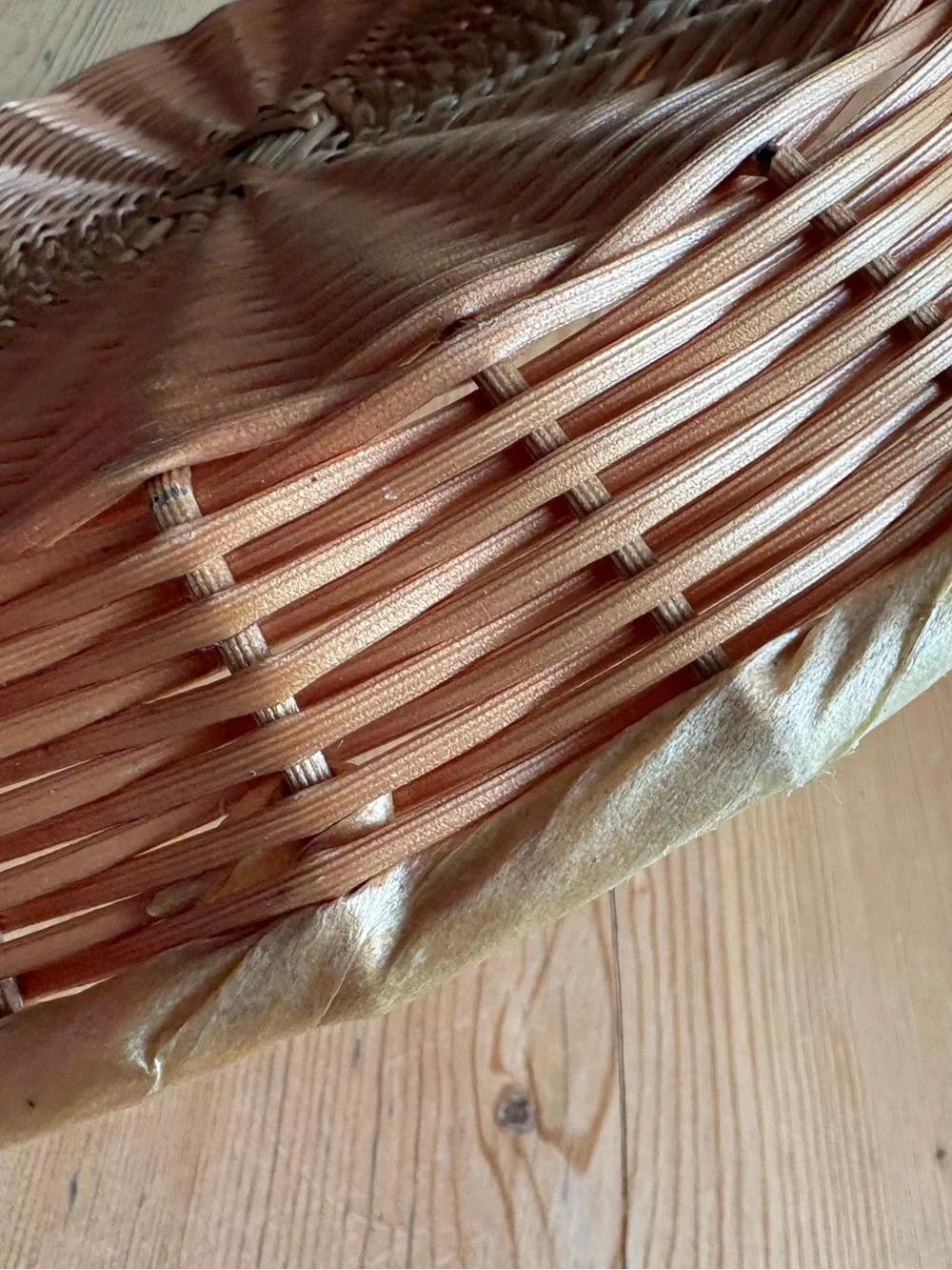 Woven Round Rattan Serving Basket - Natural Brown~15” diameter